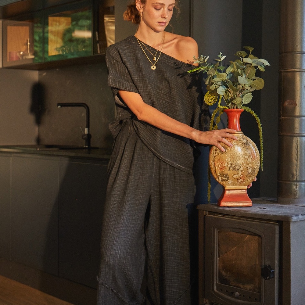 Simpuna Crinkle Black Wide Leg Pants - Picture 3 of 5